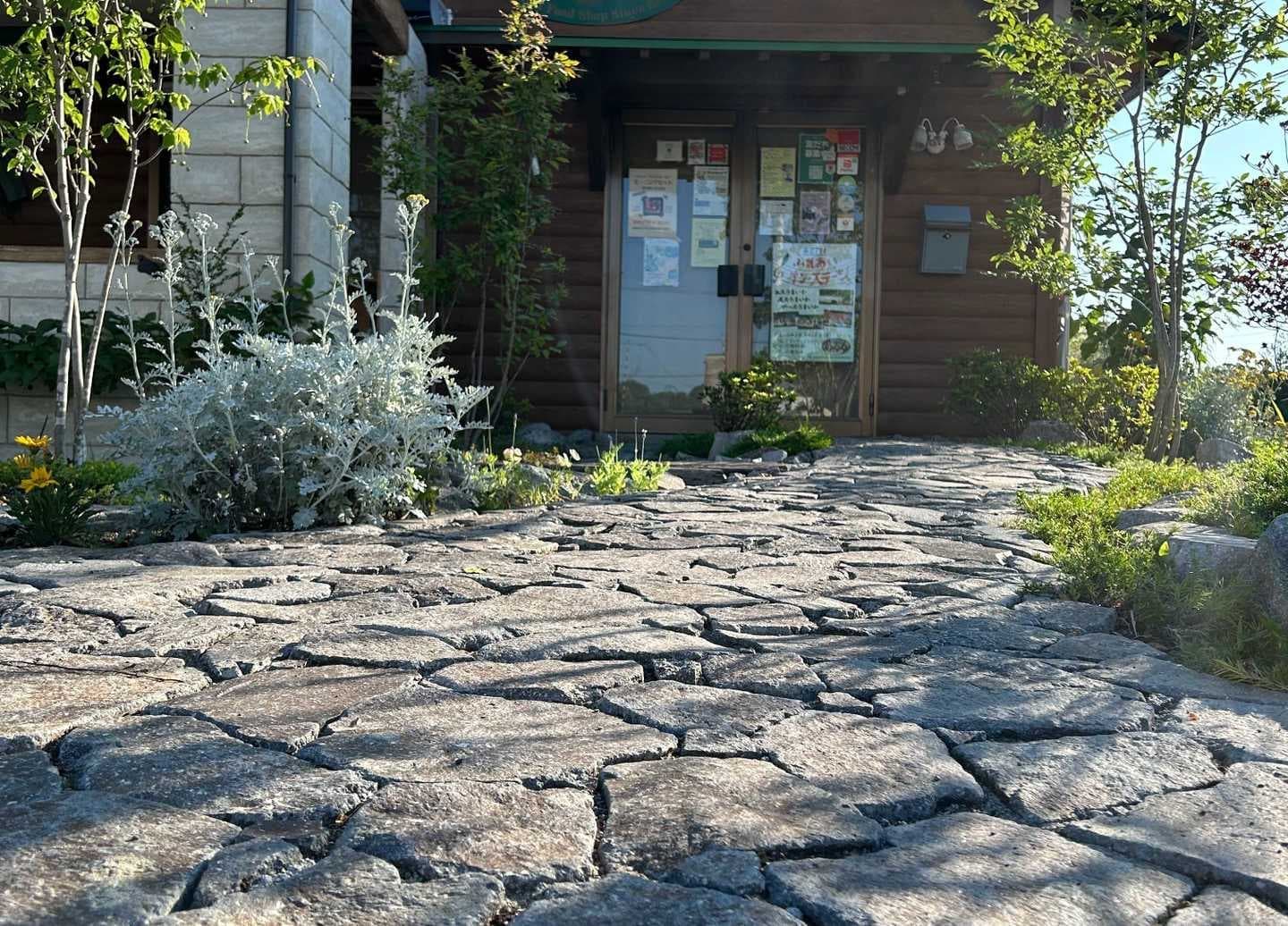 自然石のアプローチ