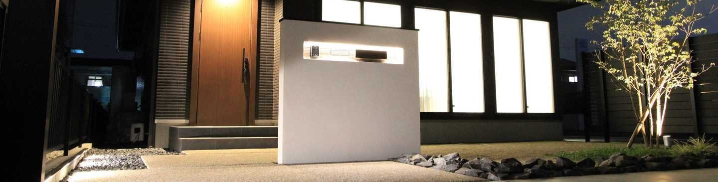 間接照明を使った門まわりのライトアップ